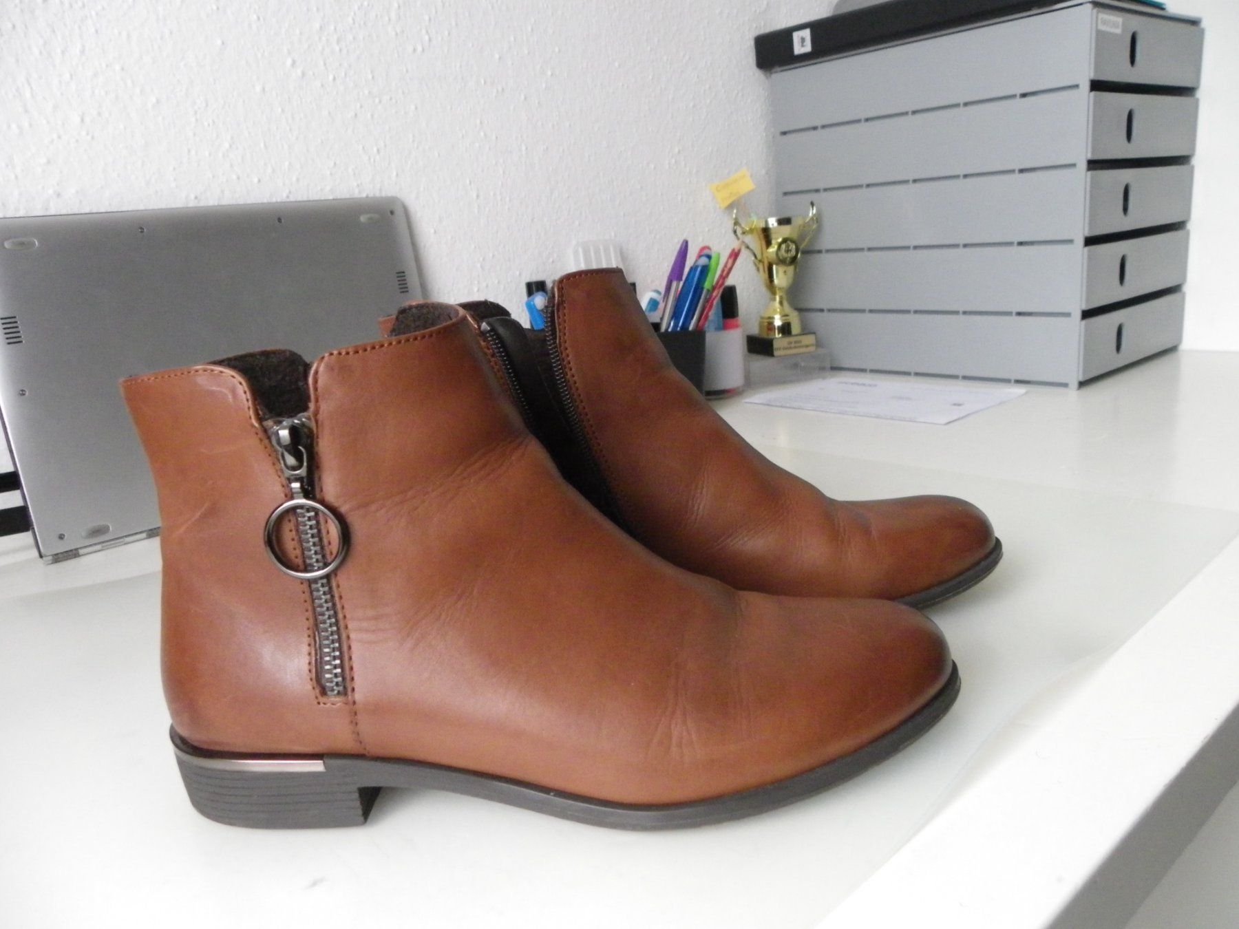 Damenschuhe: Damen Schuhe Grösse 38 – Gebraucht aus Laupersdorf von Naras