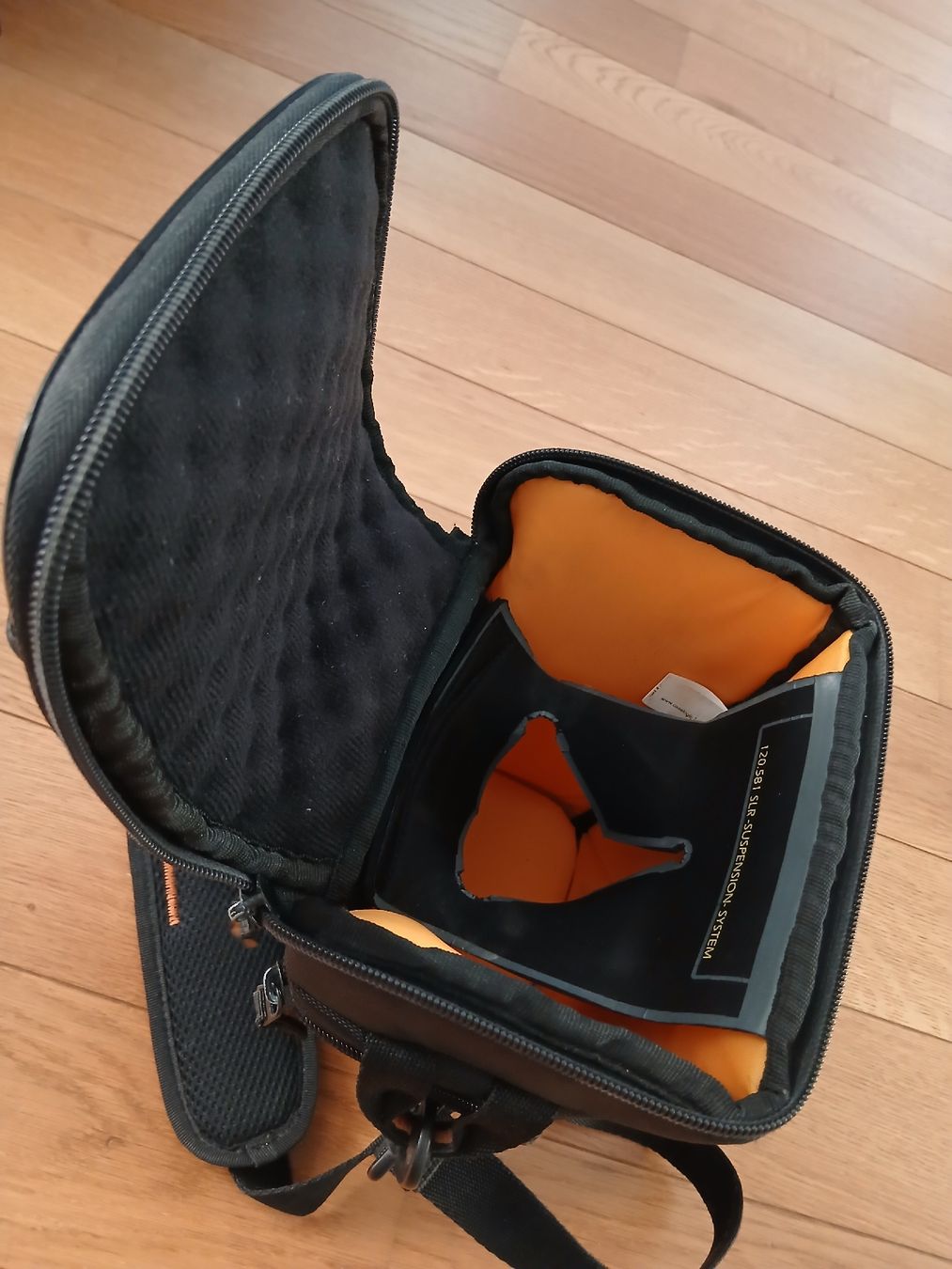 Borse: Camera Bag Case Logic SLR Suspension System black used – Usato da Mellingen venduto da PieZ 1