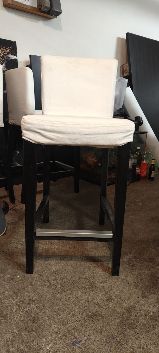 Hocker: 4x Barhocker, Bezug waschbar, Schwarz, Weiss – Gebraucht aus Ennetmoos von Xxbigmaxx 1