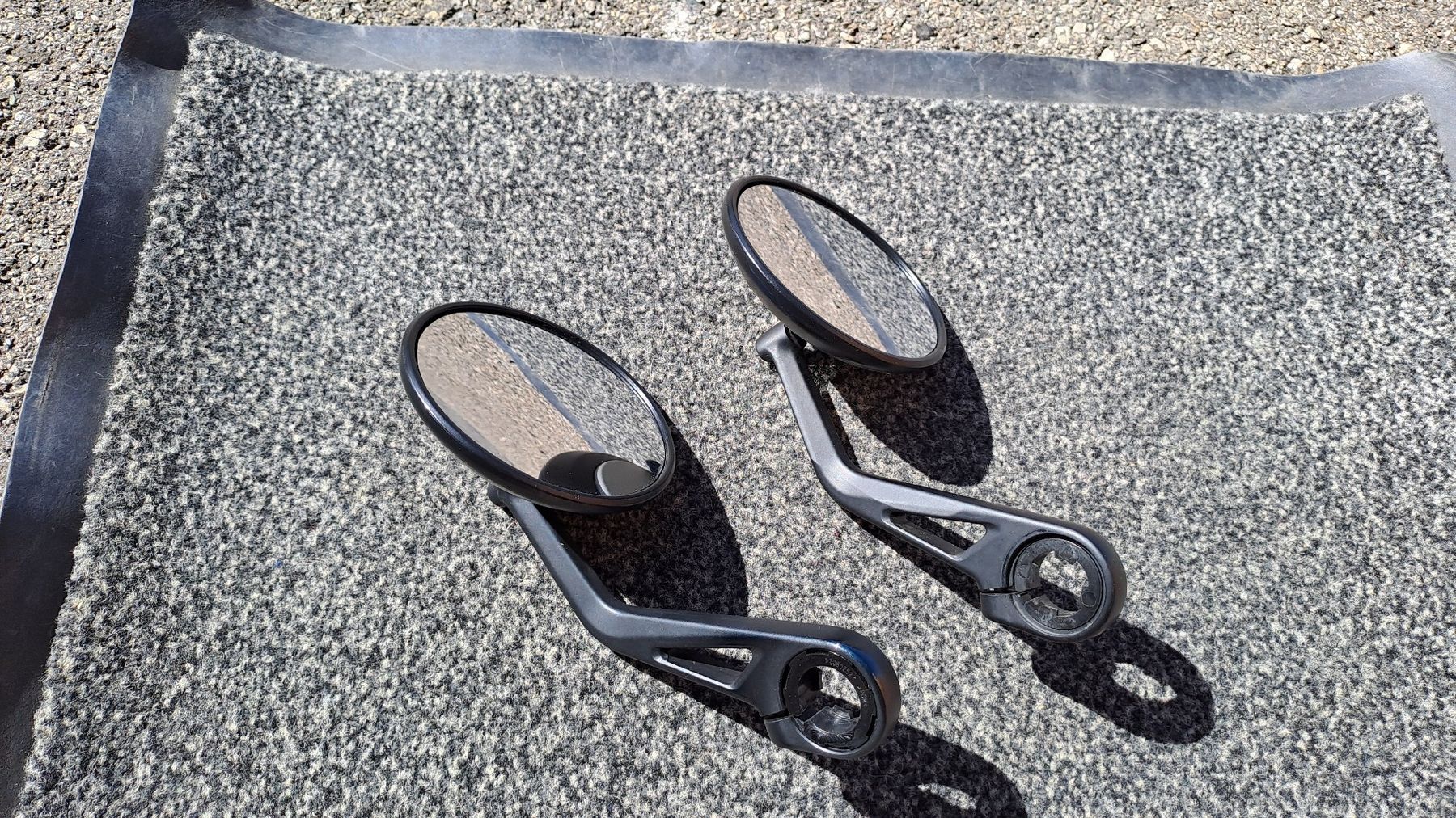 Tutti i ricambio per moto: Rétroviseurs pour embouts de guidons.  – Usato da La Chaux-de-Fonds venduto da modivany