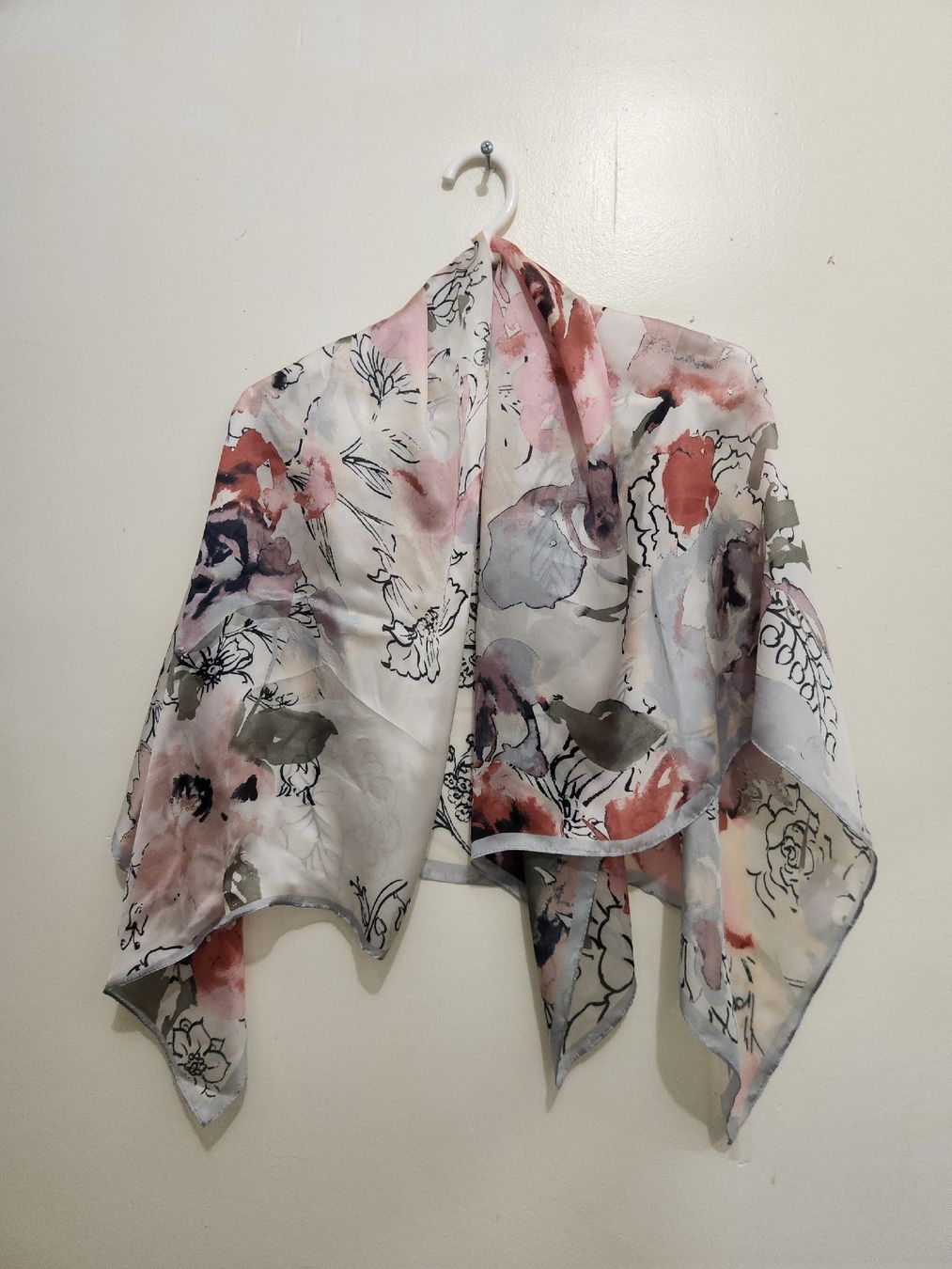 Foulards & écharpes: Foulard Nine West imprimé floral rose clair  – D'occasion à Niedergösgen par Eva2410 1
