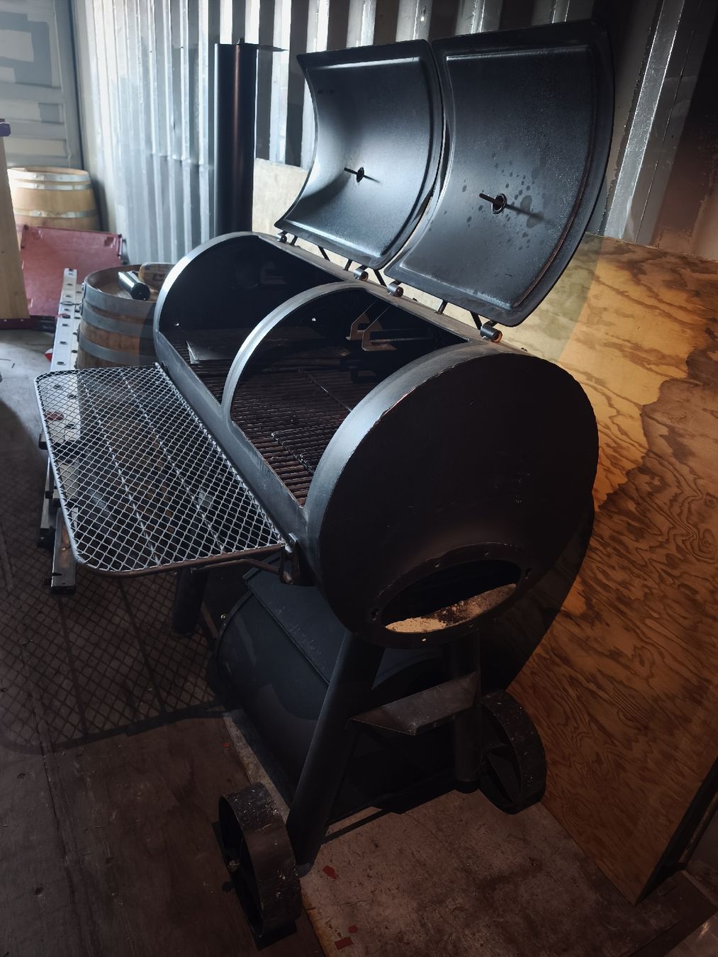 Griglie: BBQ Grill und Smoker  – Usato da Hinwil venduto da Legion88 2