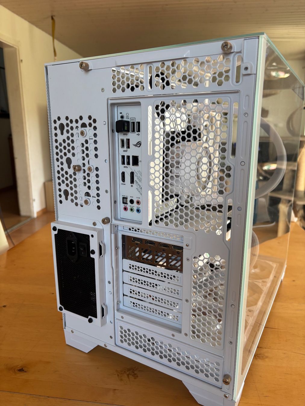 PC: Gaming PC - RTX 4060, Top Zustand – Nuovo (secondo la descrizione) da Leuzigen venduto da hae_8z86 4