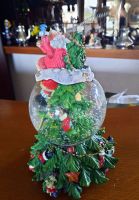 Schneekugel  Samichlaus auf  Tannenbaum mit Spieluhr neu