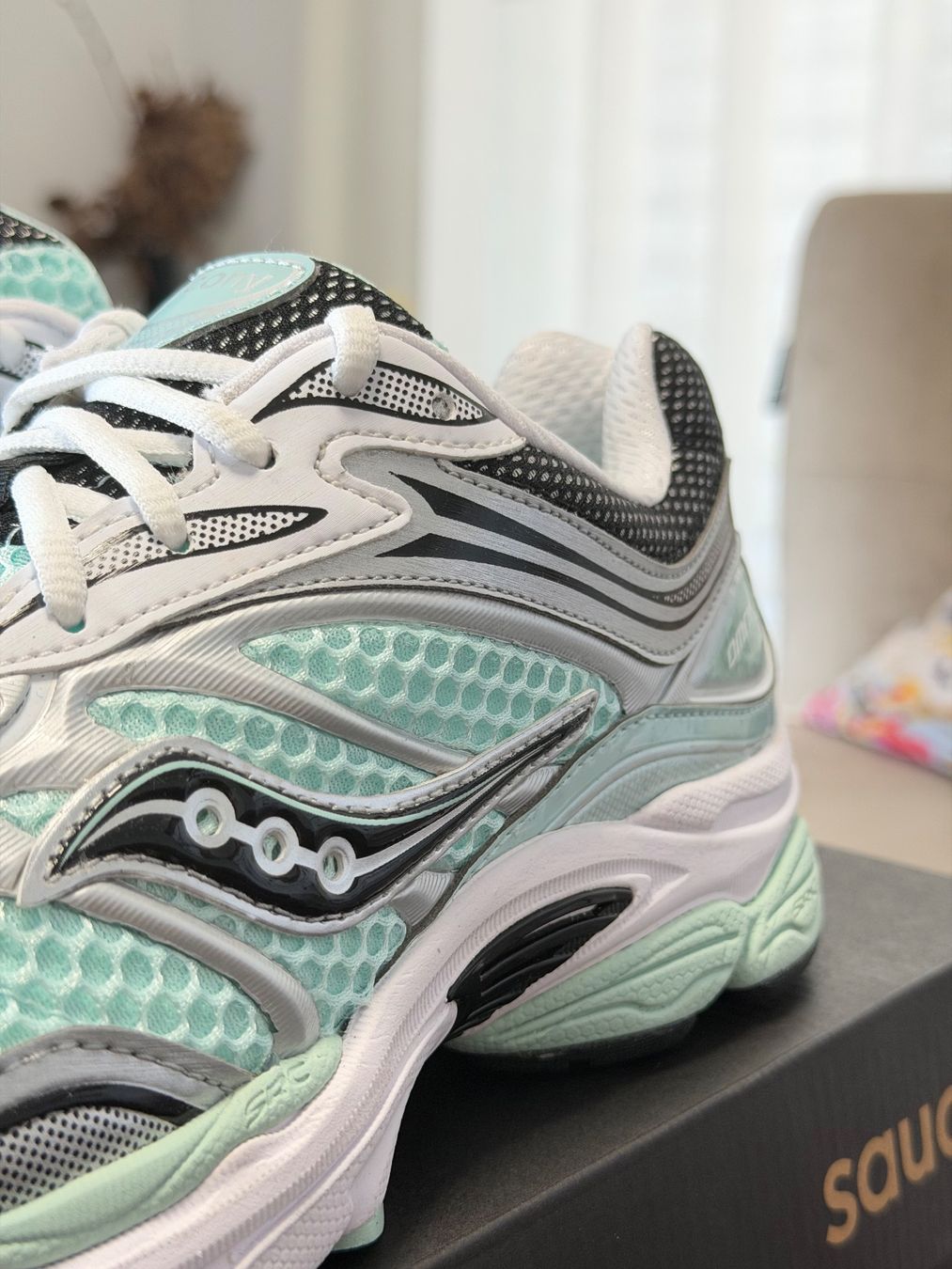 Saucony Scarpe da uomo: Saucony ProGrid Omni 9 Teal Metallic Silver – Nuovo e nell'imballaggio originale da Yverdon-les-Bains venduto da ioustock 2