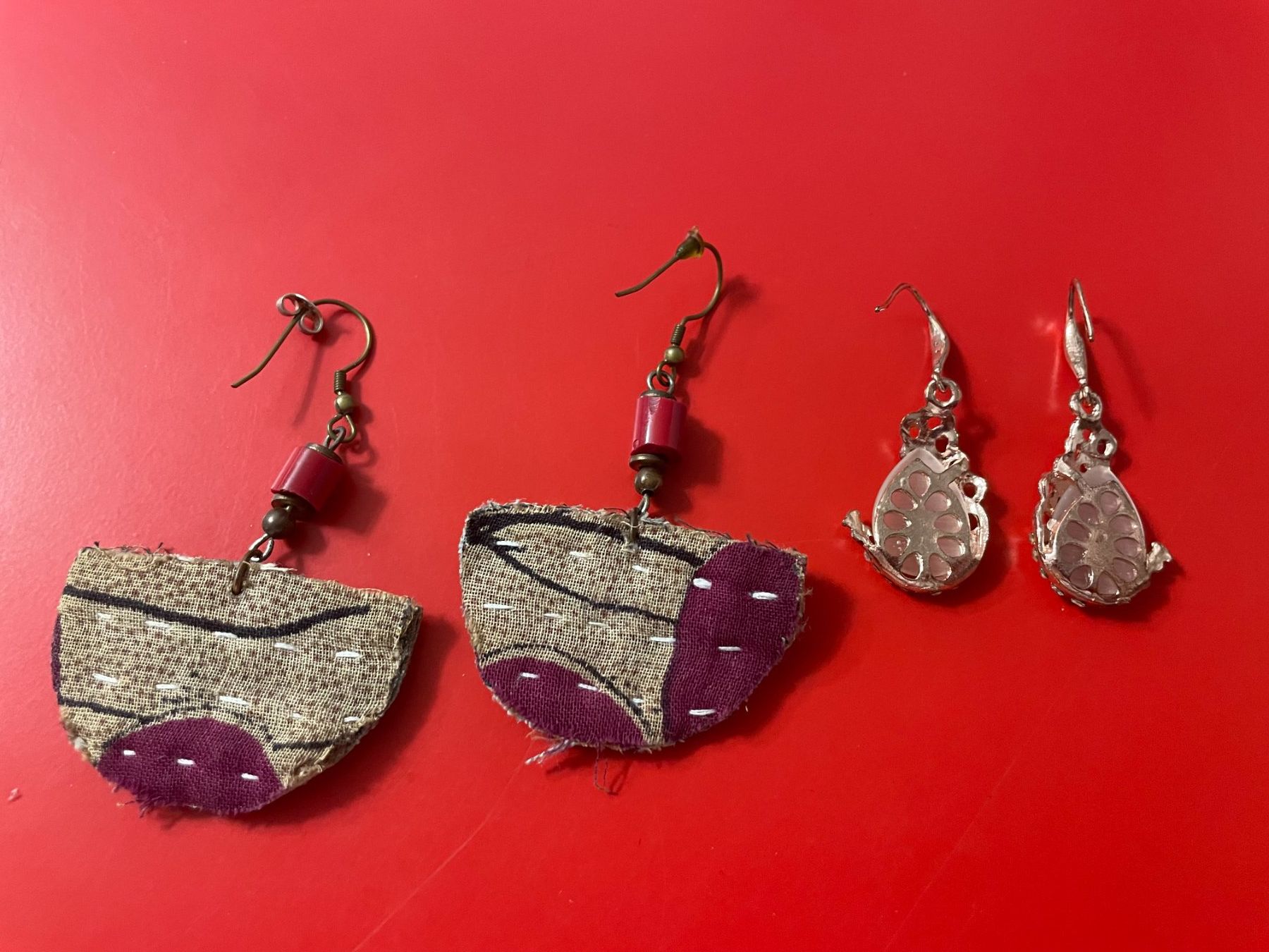 Orecchini pendenti & Orecchini a lobo: 2 Paar Ohr-Stecker "Alternativ" und "Elegant" Modeschmuck – Usato da Weinfelden venduto da s6o7p8h2 3