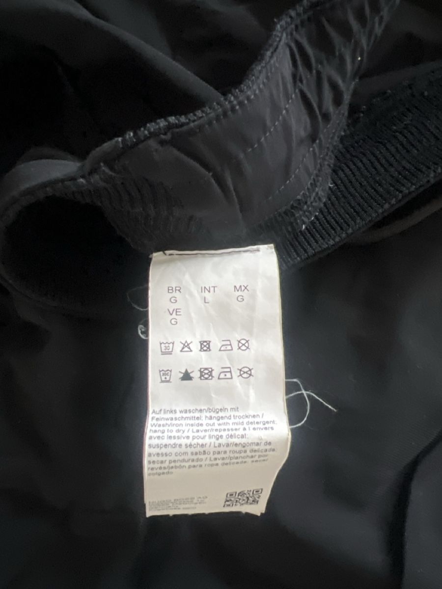 Hugo Boss Pantalons: Boss - Stylish Black Joggers, Size L - Perfect for Spring! – D'occasion à Oberägeri par rus_7vhx 2