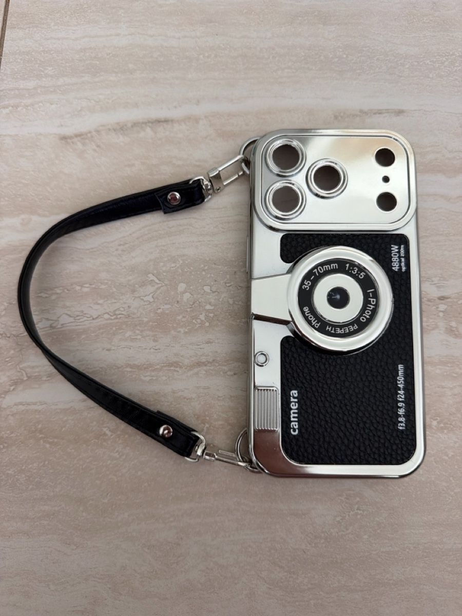Apple Cover & Protezioni schermo: Retro Camera iPhone 17 ProCase with Strap - Stylish & Secure – Nuovo e nell'imballaggio originale da Paradiso venduto da Ixaya.studio 1