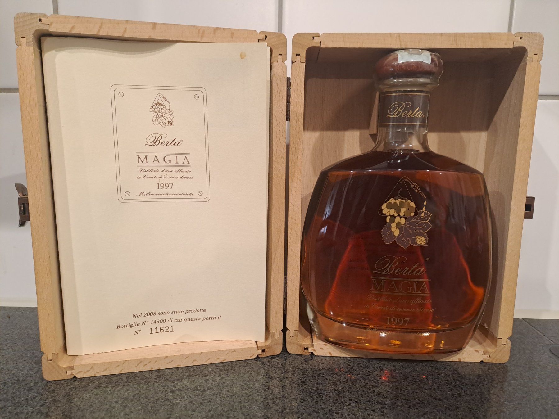 Berta Bevande alcoliche: Berta Grappa Maggia 1997 mit OHK – Nuovo e nell'imballaggio originale da Elsau venduto da Kellerraeumung