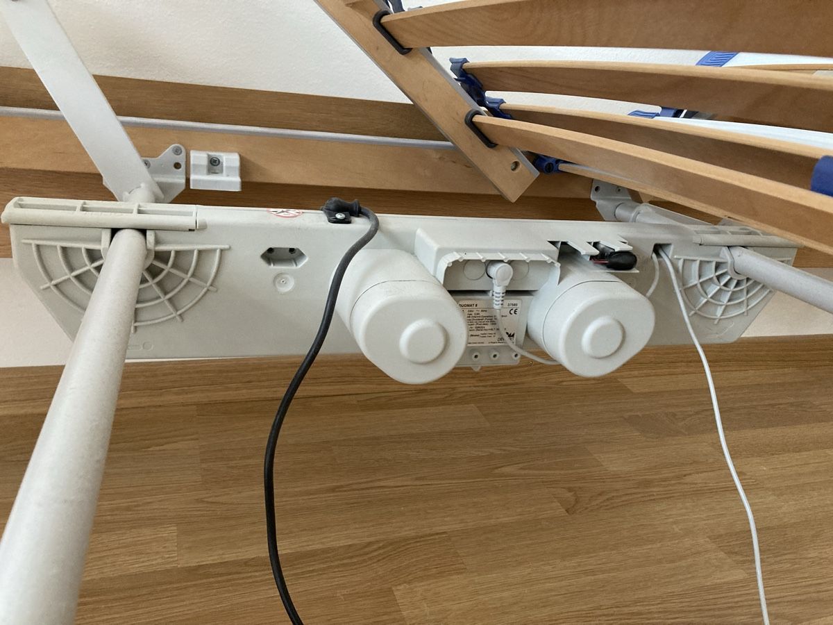 Lits: Bett mit elektrischem Lattenrost – D'occasion à Niederscherli par ypsilon315 4