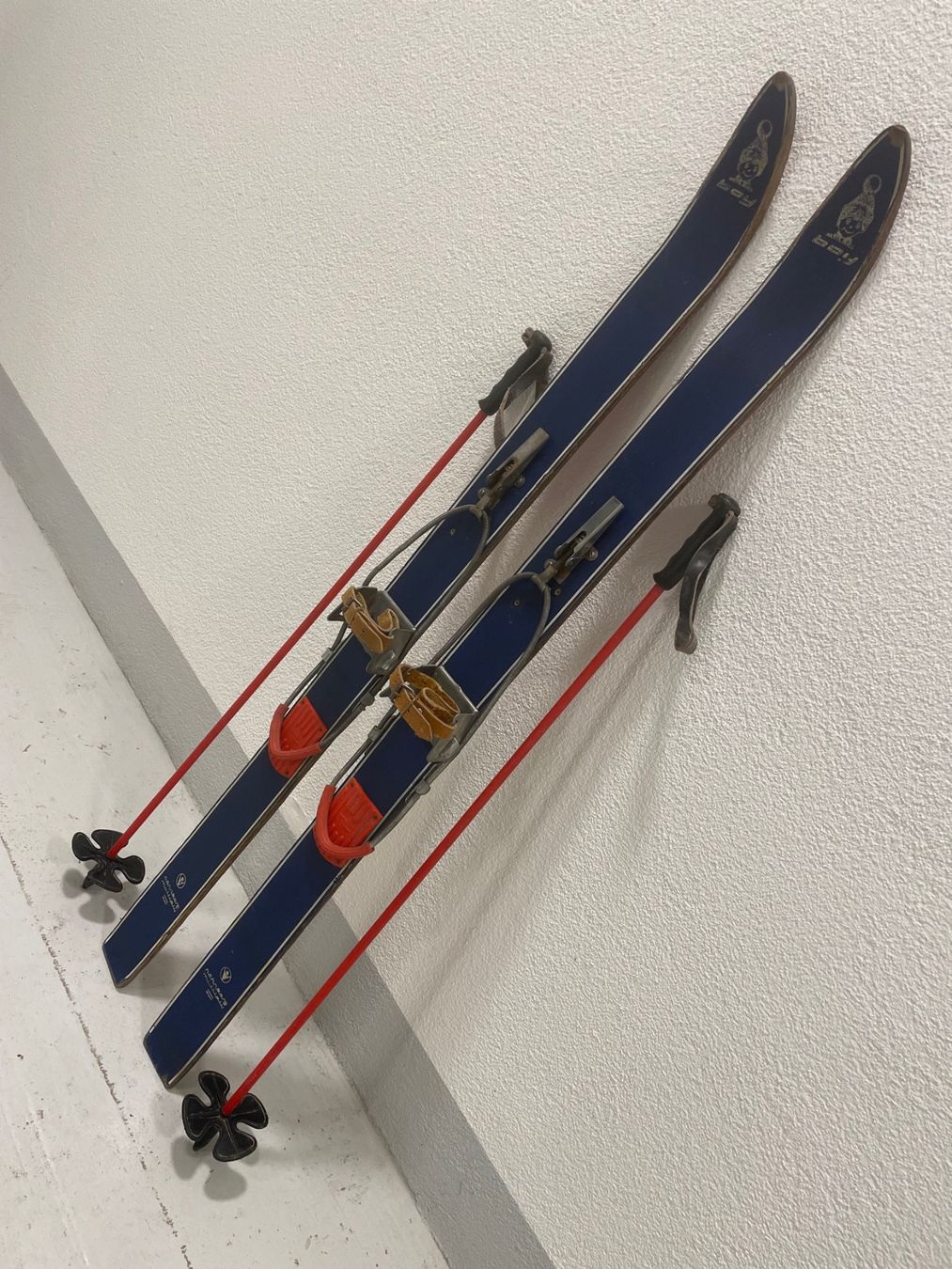 Sci: Ski, Kinderski von ca. 1960 mit Stöcken – Usato da Menziken venduto da fiat-500 4