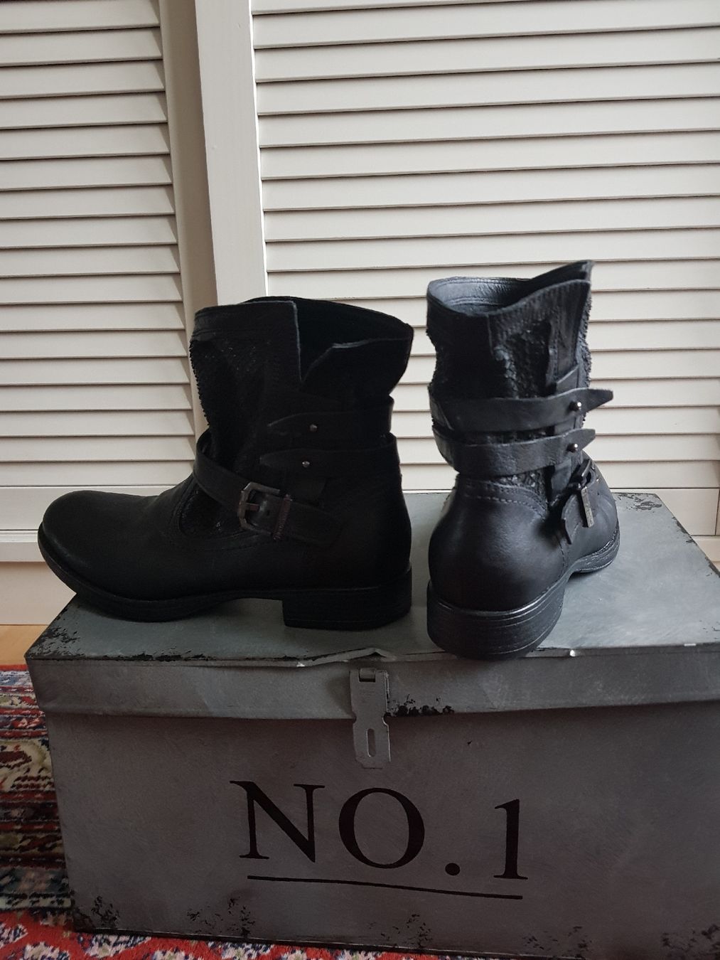 Scarpe da donna: Nerogiardini boots neuves cuir noire.Taille 37 – Nuovo (secondo la descrizione) da Lausanne venduto da man_rw9q 5