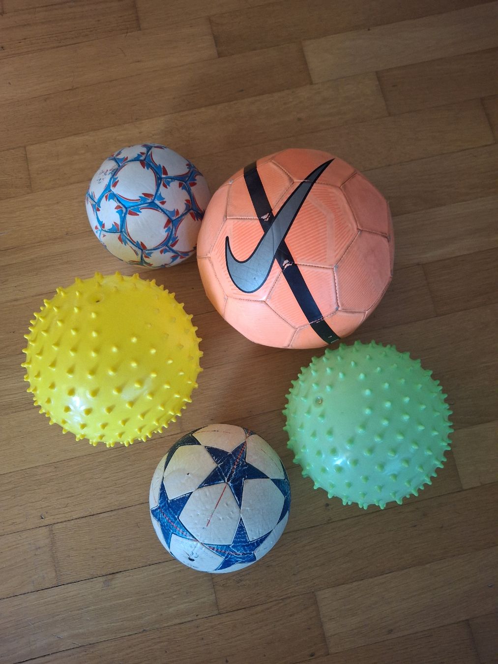 Ballons: diverse Bälle – D'occasion à Adligenswil par Raju