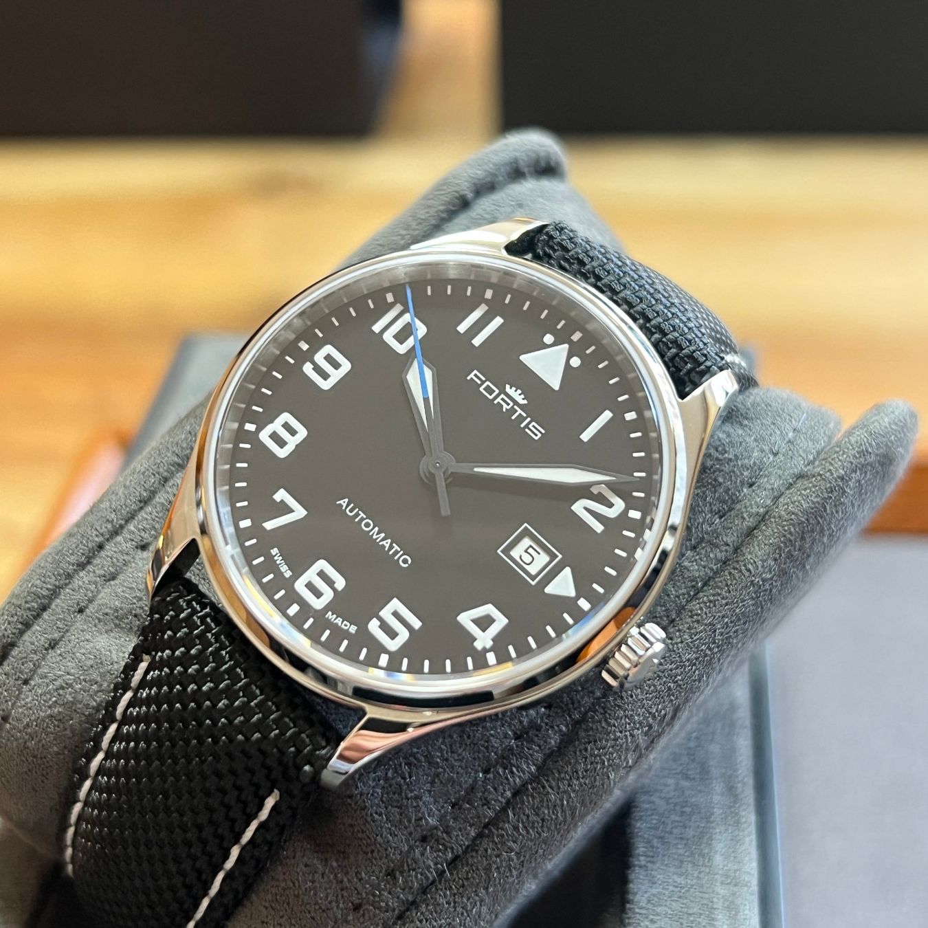 Fortis Orologi: Fortis Watch Pilot Classic Date Full Set 902.20.41LP – Usato da Carouge GE venduto da Watchaser 8