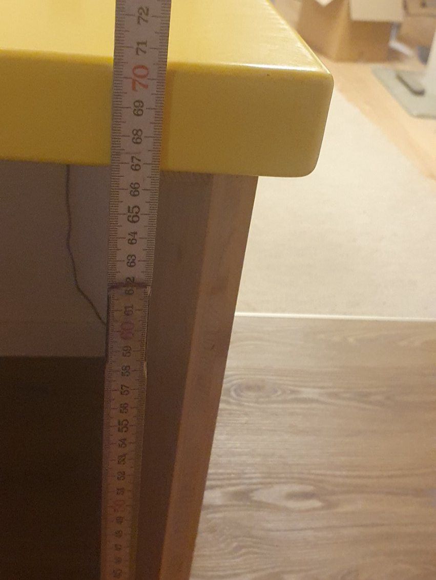 Bureaux: Pult mit gelber Tischplatte – D'occasion à Oppikon par Samani 3