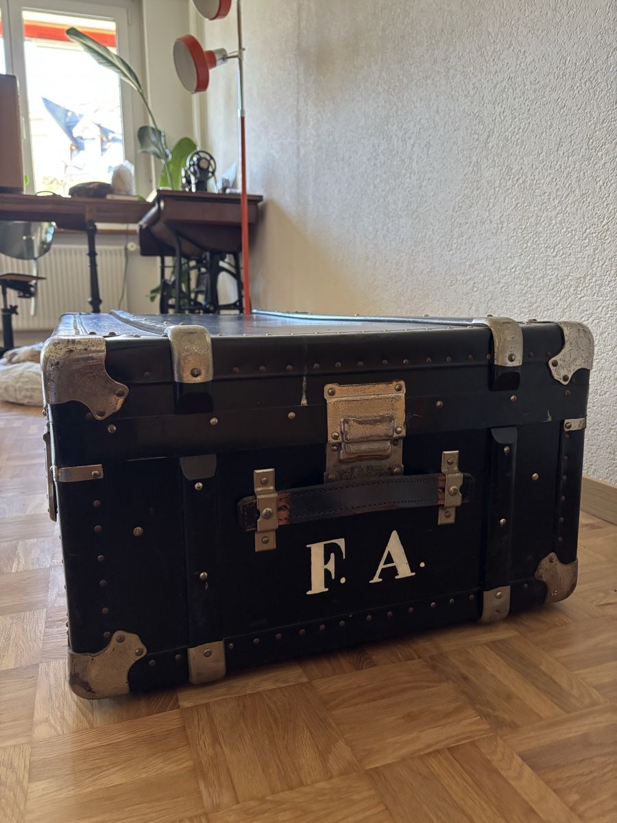 Cassapanche: Antiker Reisekoffer / Truhe – Usato da Bern venduto da agata89 2