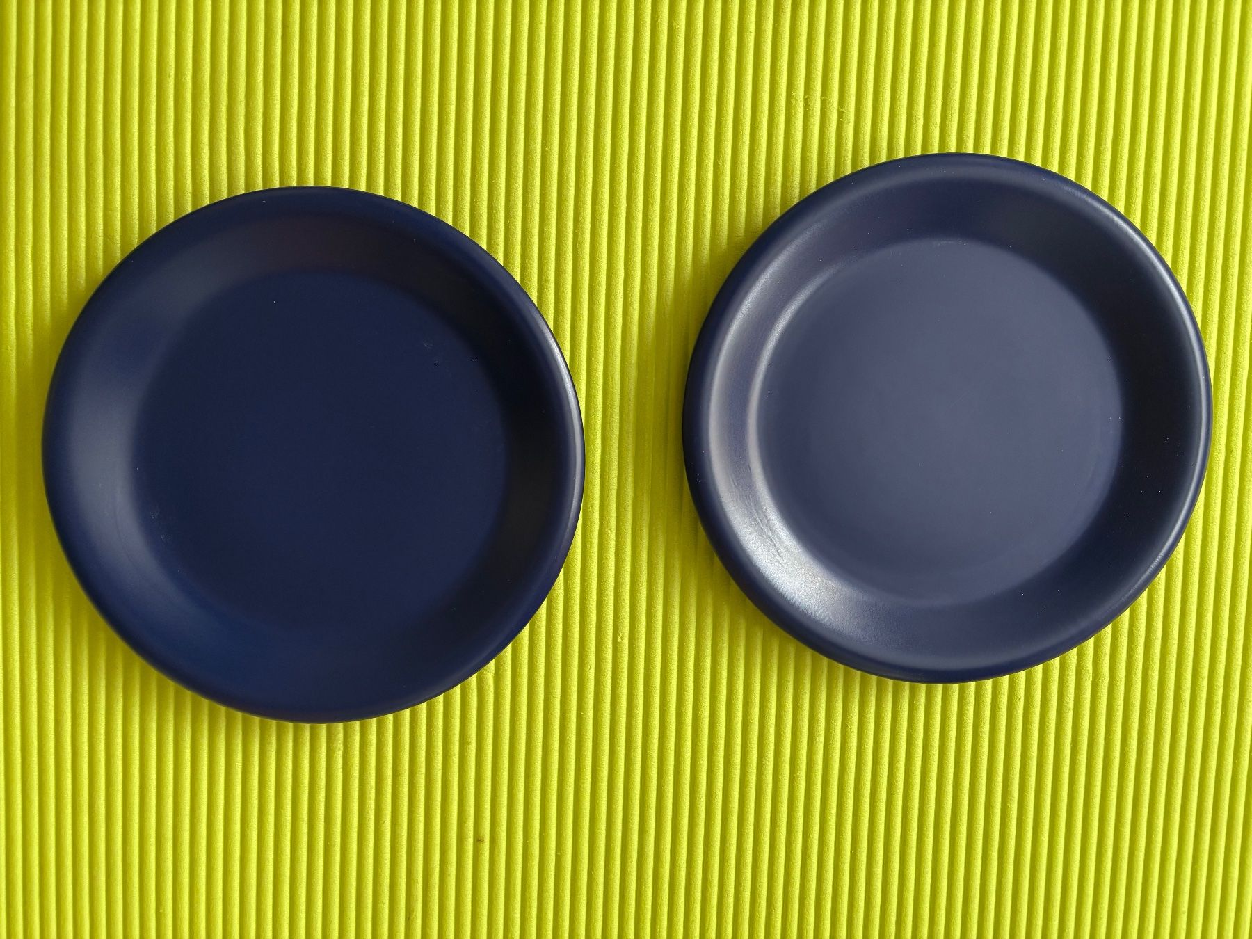 Ikea Teller: 2 dunkelblaue Platzteller – Gebraucht aus Stallikon von Rsiri
