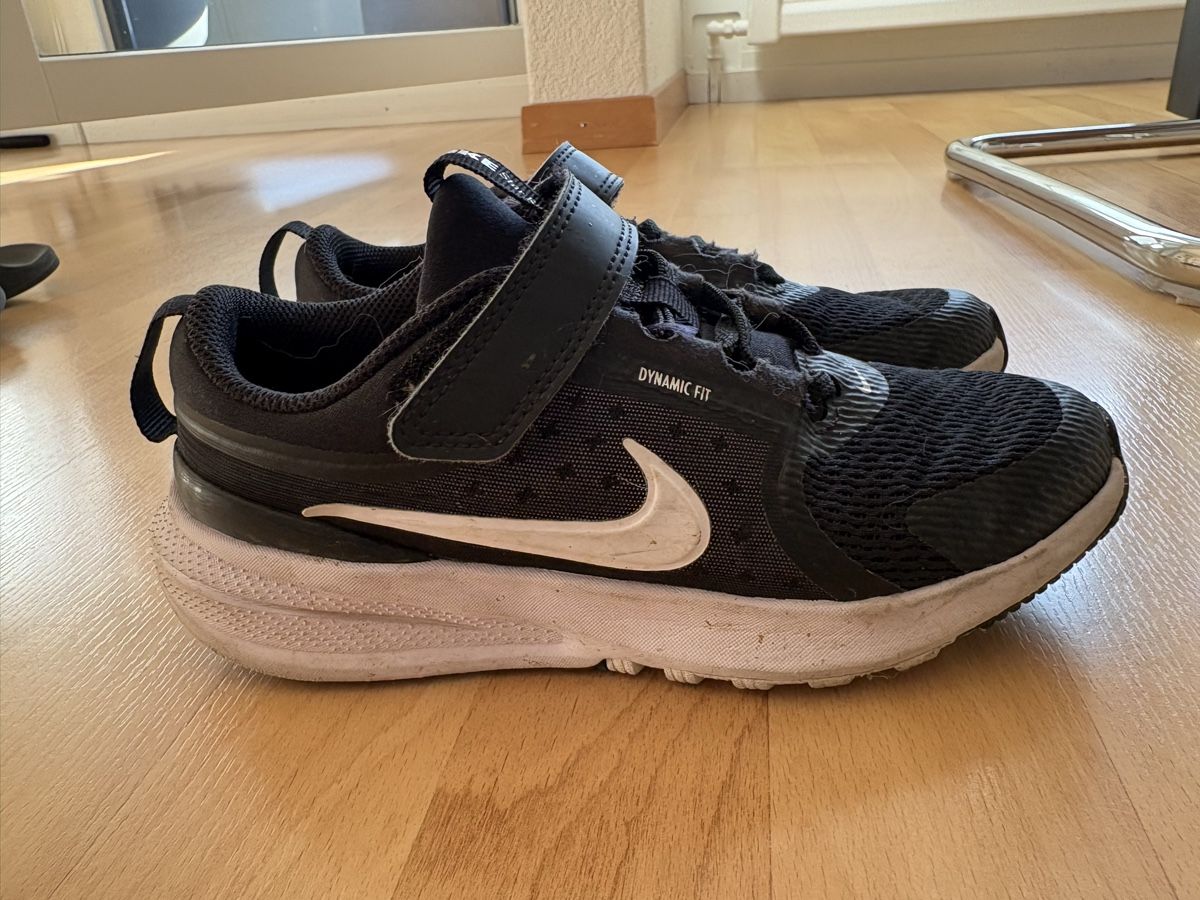 Nike Scarpe per ragazzi: Nike Star Runner Sneaker , 33 – Usato da Schliern b. Köniz venduto da Giulae 1
