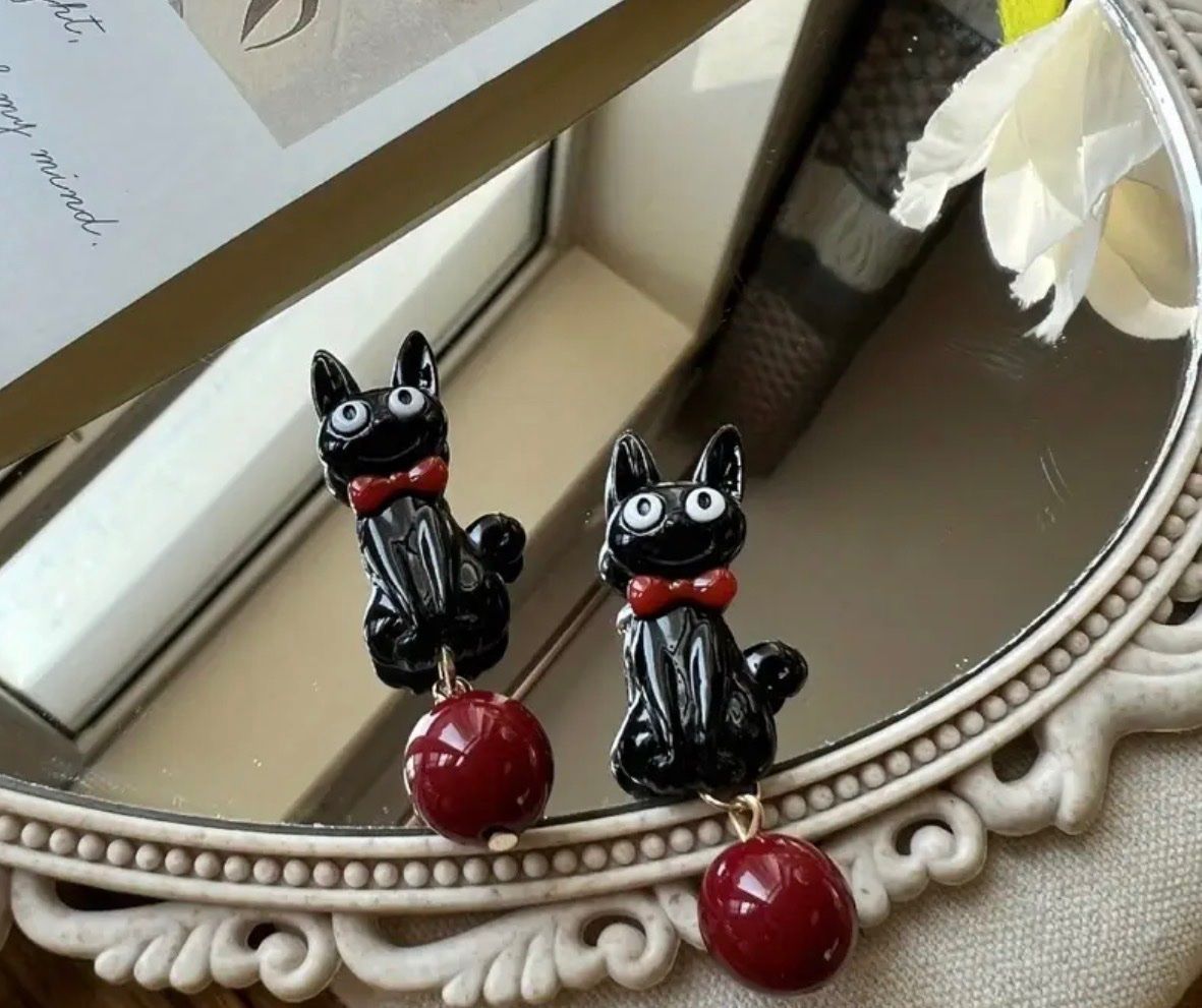 Orecchini pendenti & Orecchini a lobo: Schwarze Katze Ohrringe mit roter Schleife – Nuovo (secondo la descrizione) da Gams venduto da Mariawicca 1