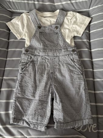 Kurzes Latzhosen Outfit Grösse 92