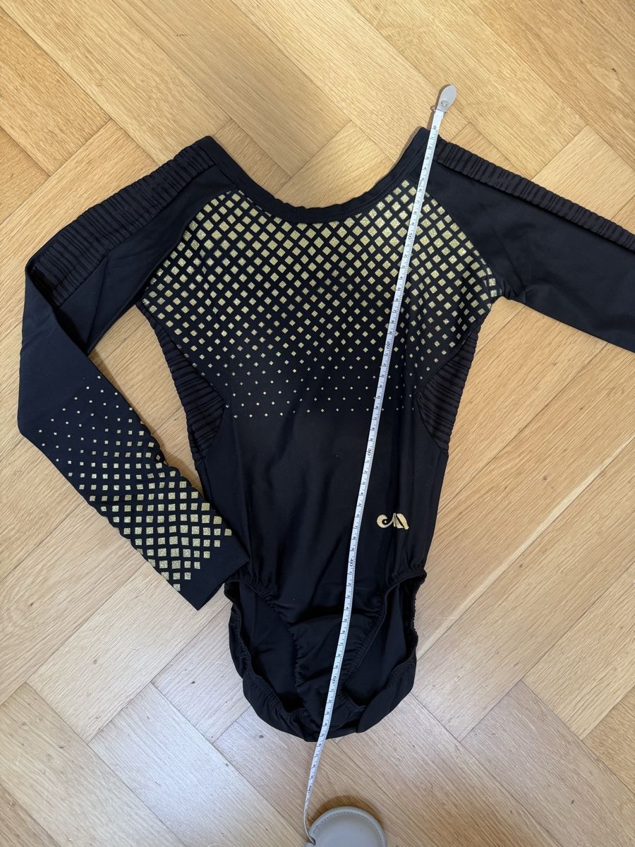 Scarpe, pantaloni & magliette da ginnastica: Turndress / Justaucorps von Moreau – Usato da Zürich venduto da dek0b0x 2