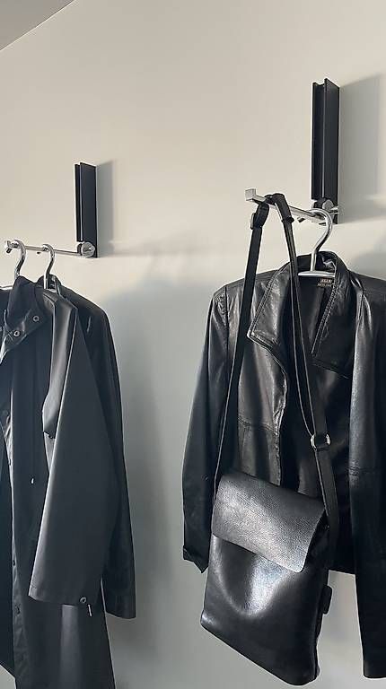 Garderobe: Garderobe-Wandhaken schwarz einklappbar – Gebraucht aus Bottighofen von con_6lgw 2