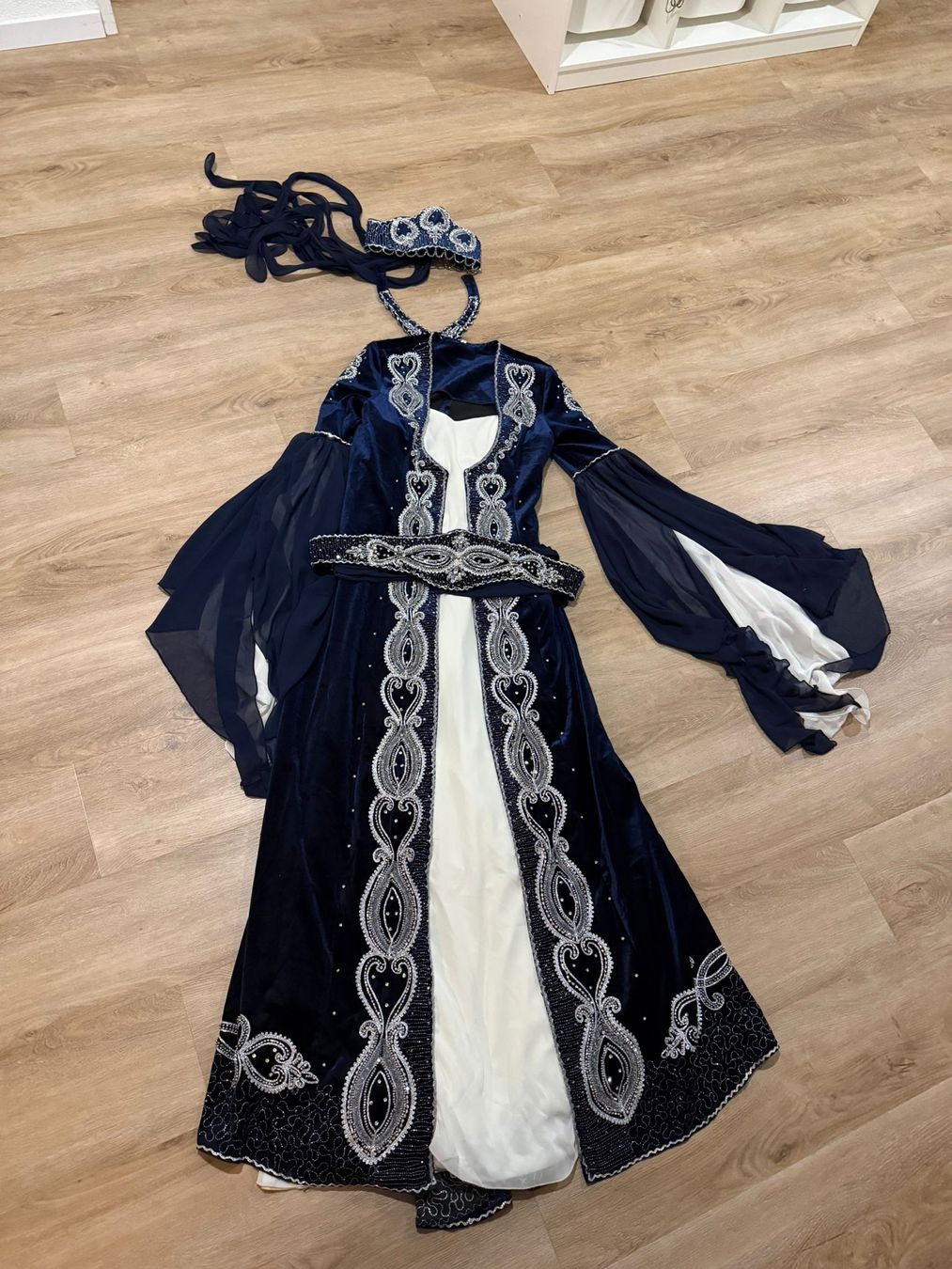 Vestiti: Henna-Kleid oder Mittelalterliches Kostüm mit Zubehör. – Nuovo (secondo la descrizione) da Kollbrunn venduto da TC1903 1