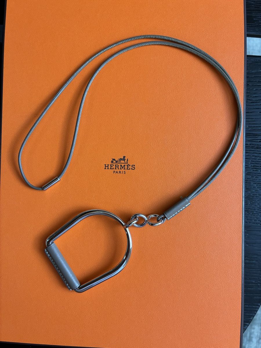 Hermès Catenine: Hermes equestre pendant-large – Usato da Zürich venduto da BobJones