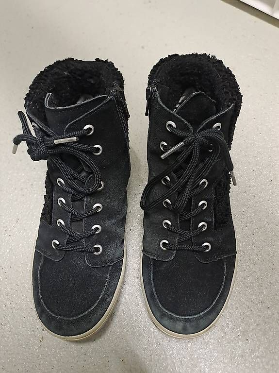 Chaussures garçon: Winterschuhe – D'occasion à Wangen SZ par Peatsches