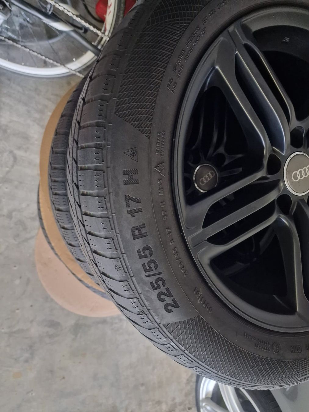 Jantes: Audi 5-Speichen-Felgen schwarz – D'occasion à Bollingen par Snakebite1 2