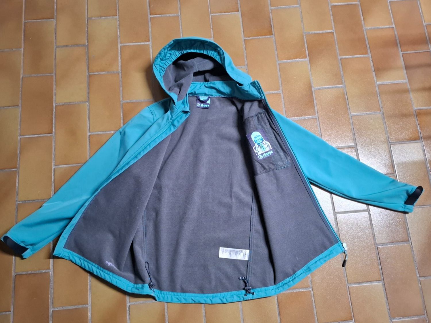Sherpa Vestes & Manteaux: Softshelljacke 156 von SHERPA – D'occasion à Pfungen par Raeubertochter_84 1