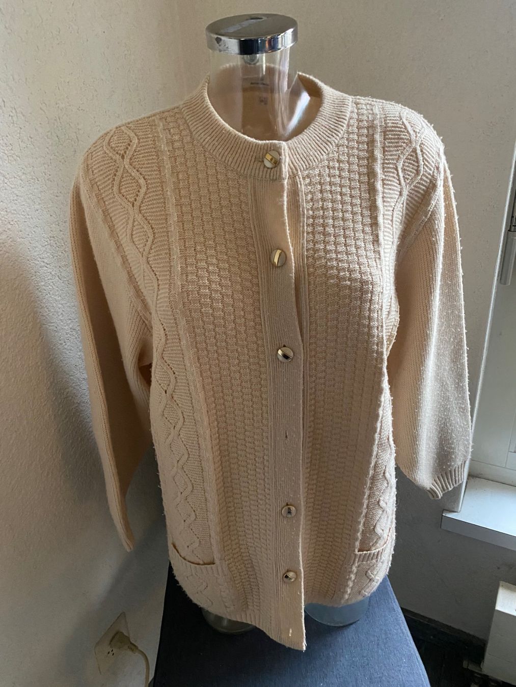 Giacche: Strickjacke beige Grösse 42 – Usato da Allenwinden venduto da Obalu
