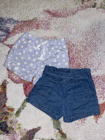 2 süsse Sommershorts Gr. 122