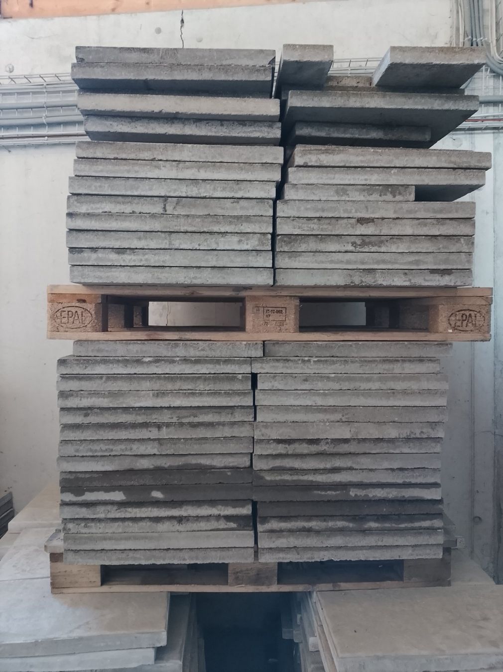 Rivestimenti per pavimenti: Betonfliesen – Usato da Spreitenbach venduto da dak_f6nx 2