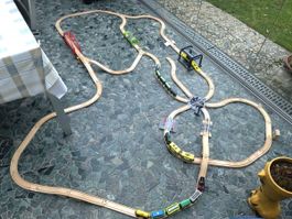 BRIO / HAPE Holzeisenbahn-Set - WERKSTATT / BRÜCKEN