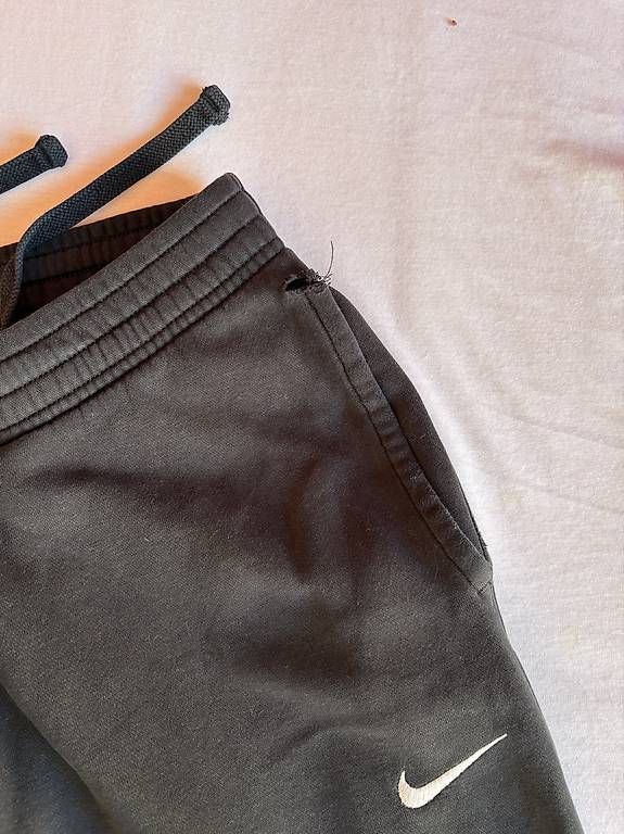 Pantaloni: Jogging Nike noir  Taille M – Usato da Genève venduto da Arno_Mello123 2