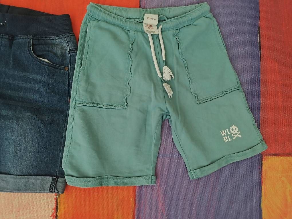 Pantalons: 2×Shorts Sommer in Gr. 128 – D'occasion à Zürich par svi_dkg2 2