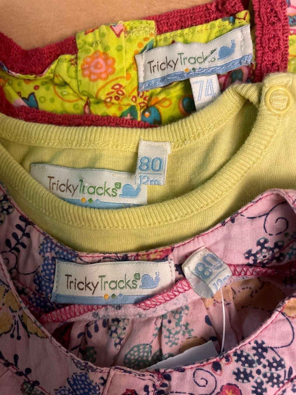 Lotti & Set di vestiti: 3 süsse TrickyTracks Sommerröckli Gr.74+80 – Usato da Obergerlafingen venduto da cabo4 3