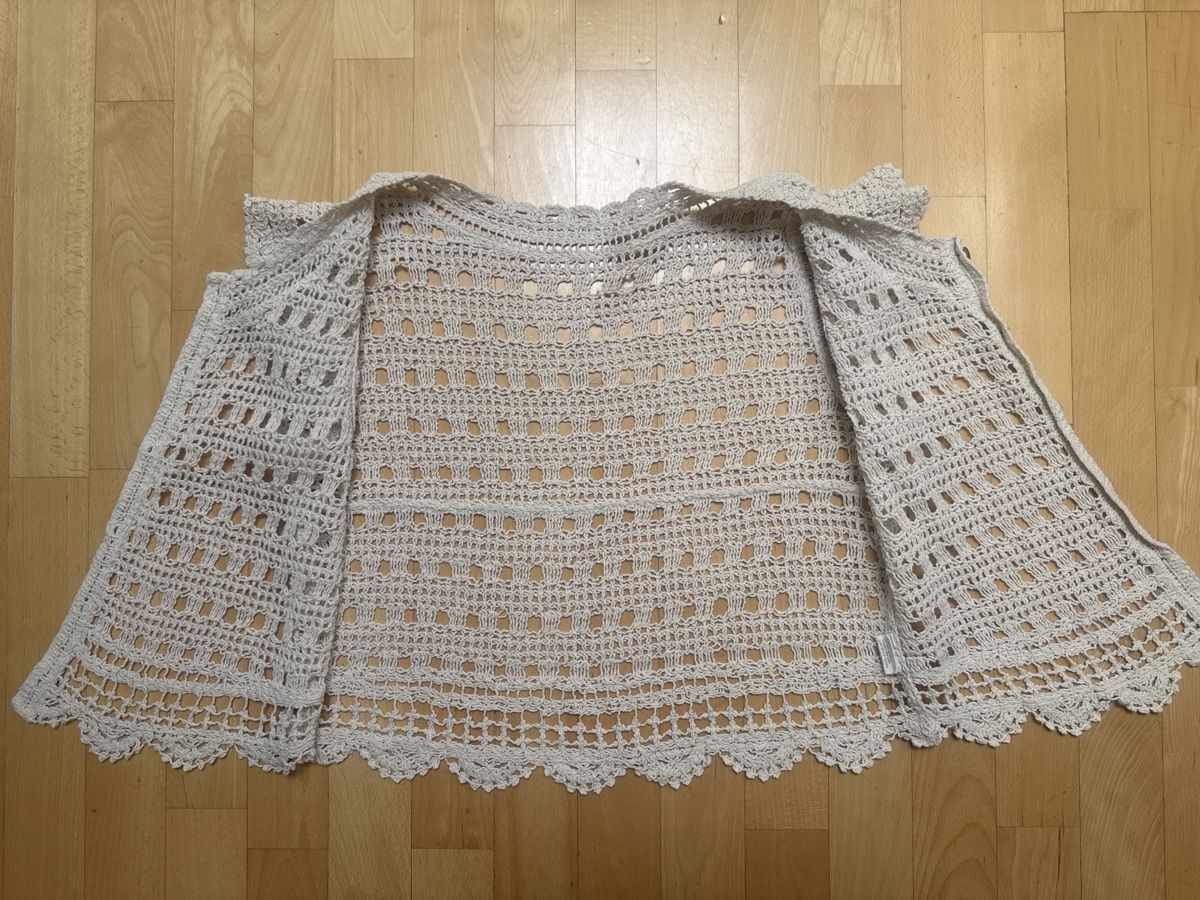 Gilets: Gehäkelte Weste Beige Grösse L 100% Polyester neuwertig – Neuf (Voir description) à Abtwil SG par ale2002 2