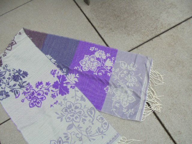 Foulards, Tücher & Schals: Schal 30 x 145 cm Lila/Grautöne NEU – Neu (gemäss Beschreibung) aus Hinwil von Glasperlen 3