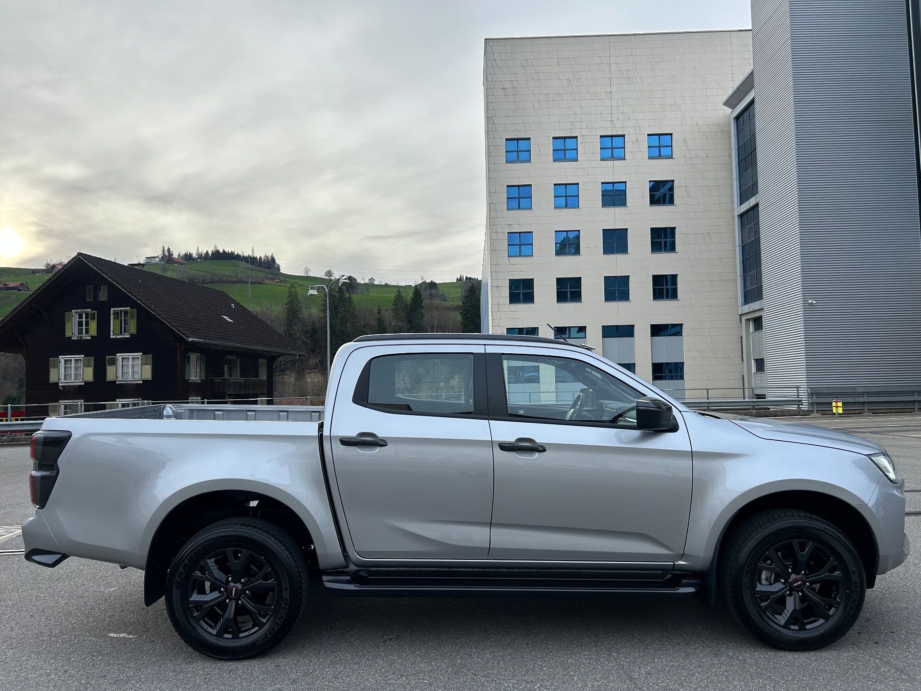 Isuzu Veicoli commerciali: ISUZU D-MAX 1.9 CrewCab N60FF 4x4 AT – Nuovo (secondo la descrizione) da Hasle LU venduto da Mroeoesli0 5