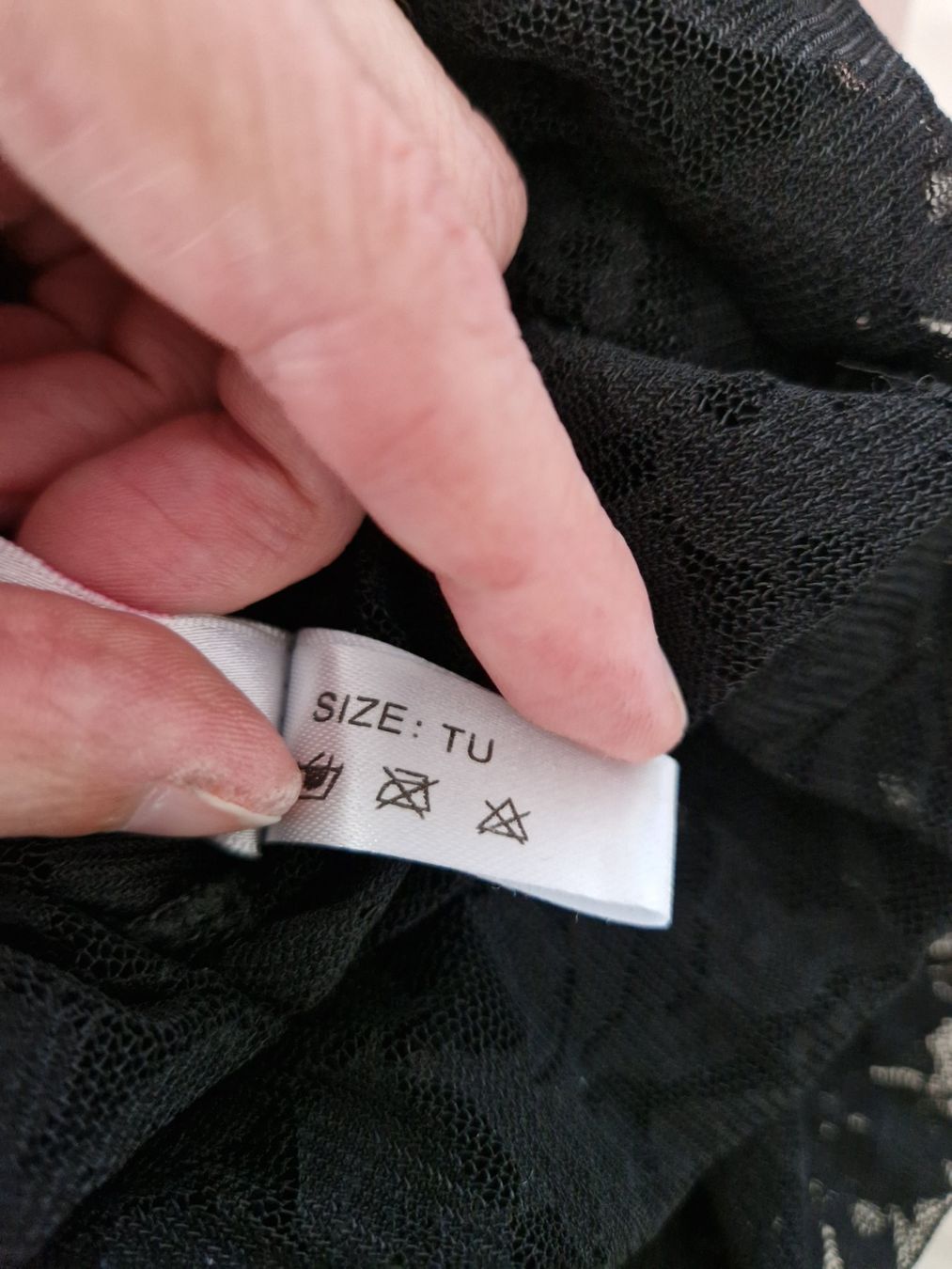 Tops: Schwarzes Spitzen-Top mit Strass-Träger / Grösse S one size – Gebraucht aus Niederrohrdorf von Miripfiri 5