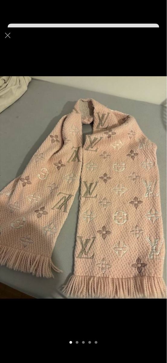 Louis Vuitton Foulard & Sciarpe: Louis Vuitton Schal Rose – Nuovo (secondo la descrizione) da niederhasli venduto da Italiana07