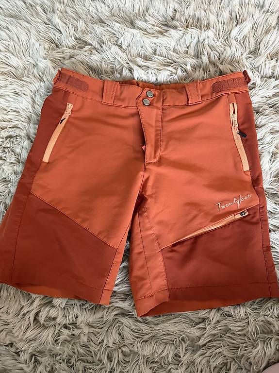 Pantaloni: Twentyfour Shorts Gr. 40 – Usato da Seedorf UR venduto da Lia_mia 2