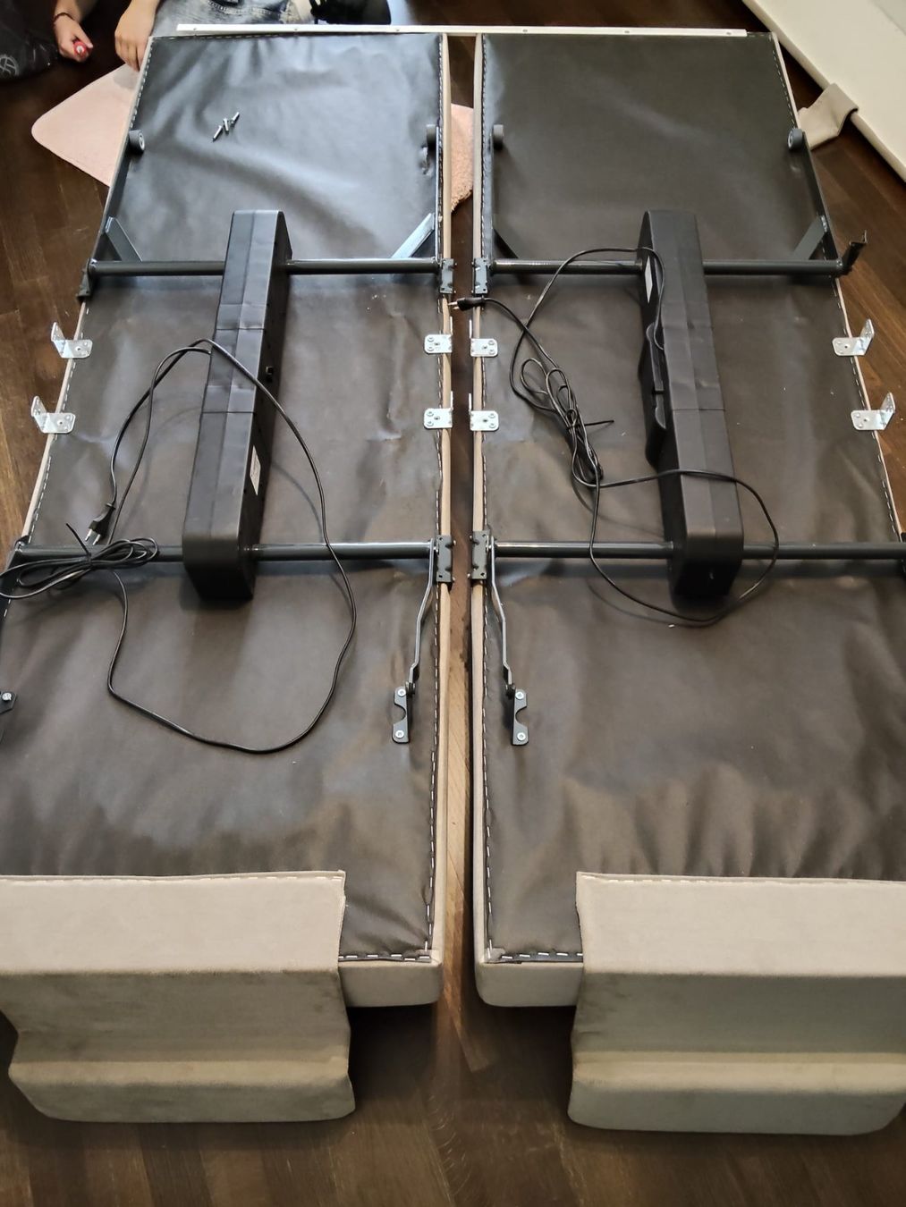 Letti: Lit électrique réglable avec matelas 140x190cm - comme neuf – Usato da Biel/Bienne venduto da pdraw 8