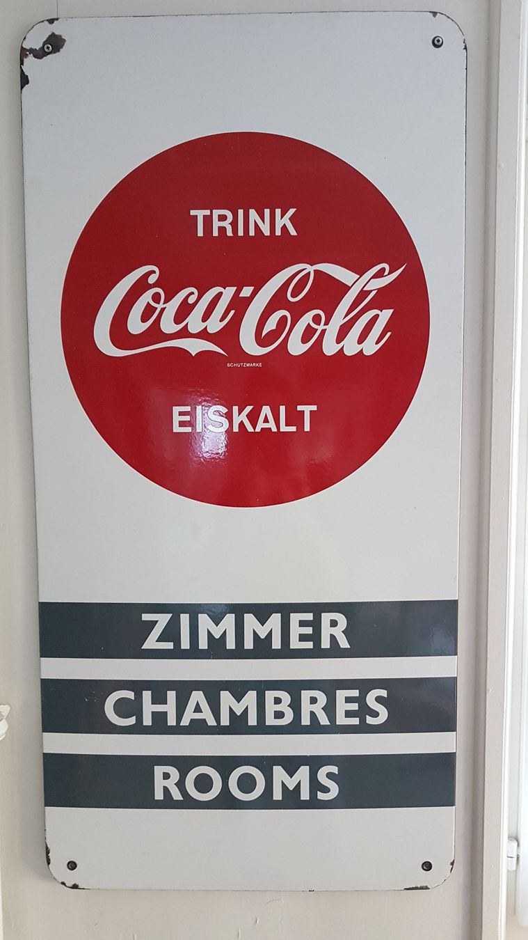 Coca-Cola Schilder: Original Coca-Cola Emaille Schild – Gebraucht aus Mollis von Cadillac58