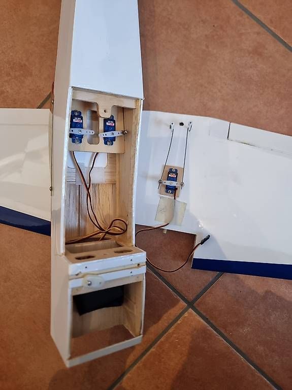 Modellismo RC: Aereo rc 90cm acrobatico – Usato da Genestrerio venduto da Ema_Momo 2
