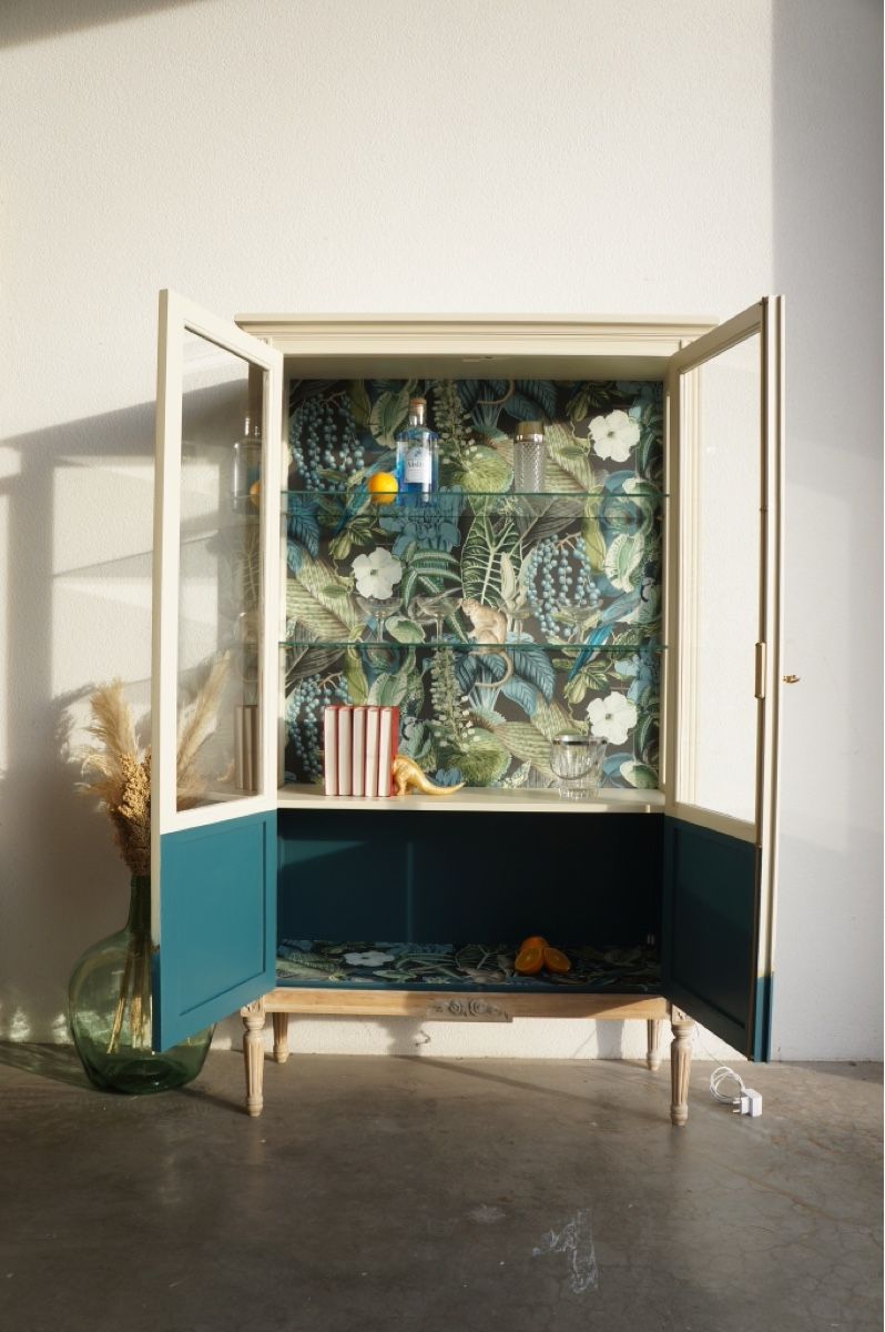 Schränke: Vintage Cabinet Upcycled Lighted / Vitrine Relookée Éclairée – Neu (gemäss Beschreibung) aus Ecublens VD von staceys.stuff 1