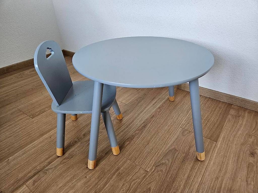 Set di tavolo e panche: Table et chaise d'enfant – Usato da Conthey venduto da hei_tg2p