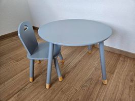Table et chaise d'enfant